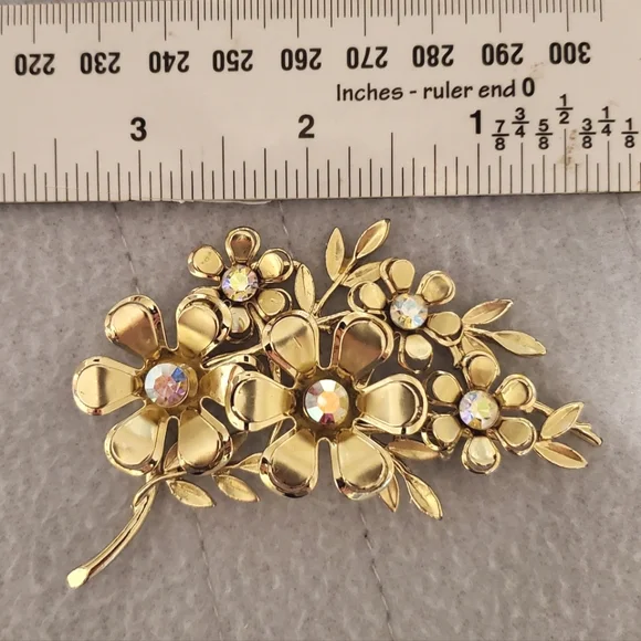 Coro Brooch Flower Pin - Picture 3 of 7